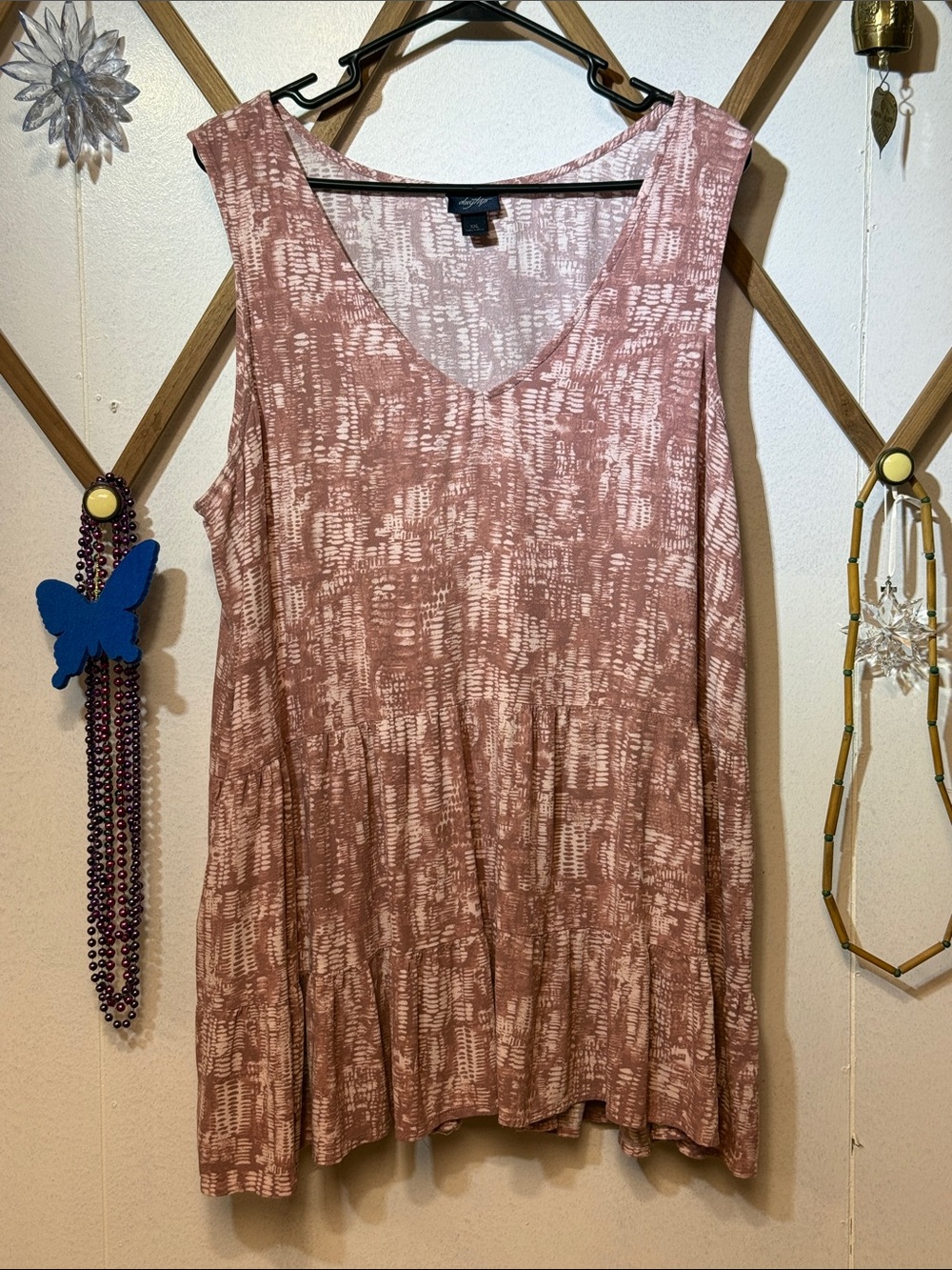 Daytrip Sleeveless V-Neck Tunic in Dusty Rose and Cream Print